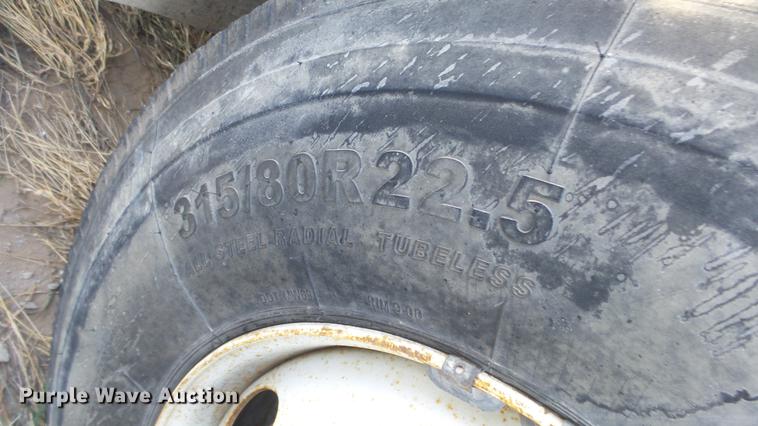 image for item DC0514 2002 International 8100 truck cab and chassis