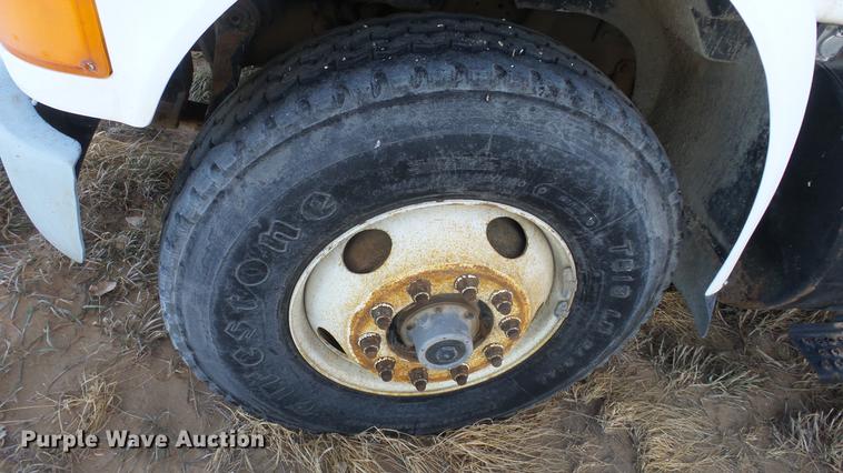 image for item DC0514 2002 International 8100 truck cab and chassis