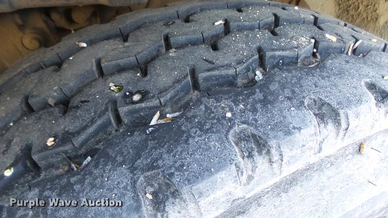 image for item DC0514 2002 International 8100 truck cab and chassis