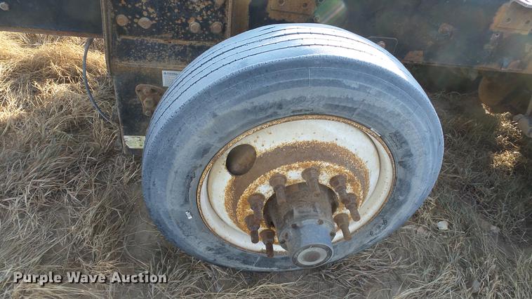 image for item DC0514 2002 International 8100 truck cab and chassis