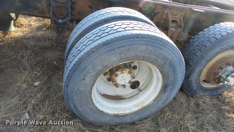 image for item DC0514 2002 International 8100 truck cab and chassis