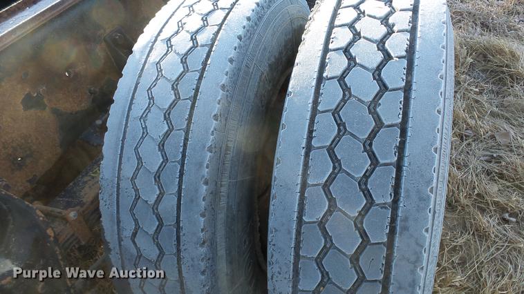 image for item DC0514 2002 International 8100 truck cab and chassis