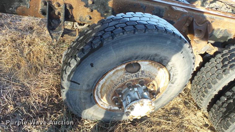 image for item DC0514 2002 International 8100 truck cab and chassis