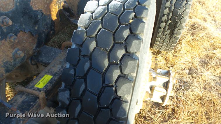 image for item DC0514 2002 International 8100 truck cab and chassis