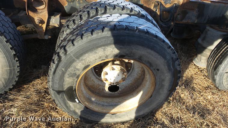 image for item DC0514 2002 International 8100 truck cab and chassis