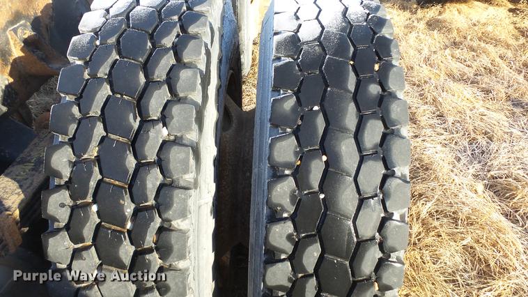 image for item DC0514 2002 International 8100 truck cab and chassis