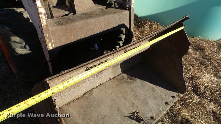 image for item DC0527 1994 Bobcat 743B skid steer