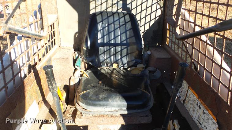 image for item DC0527 1994 Bobcat 743B skid steer