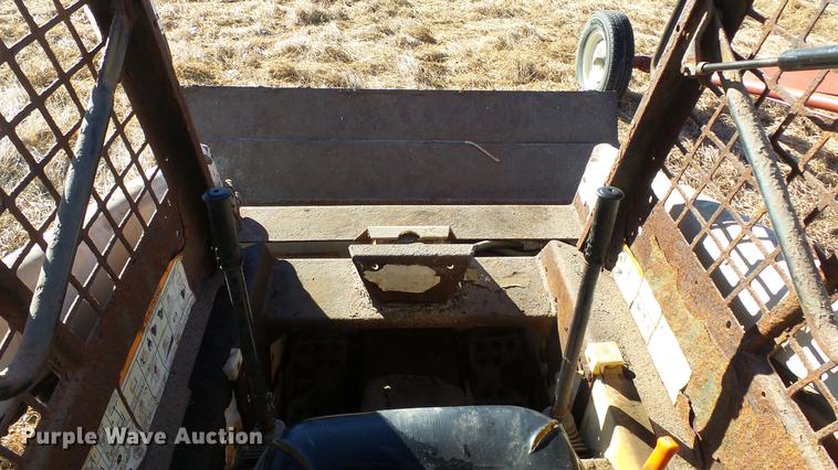 image for item DC0527 1994 Bobcat 743B skid steer
