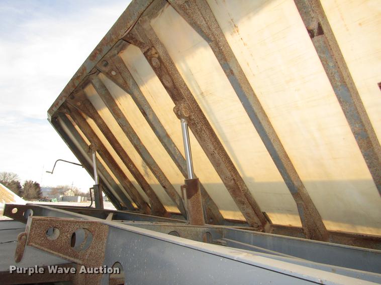 image for item DD2941 2000 Smithco 3003BH side dump trailer