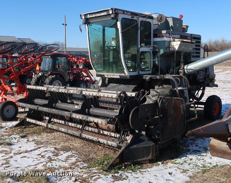 image for item DD9533 Gleaner F2 combine