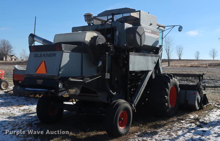 image for item DD9533 Gleaner F2 combine