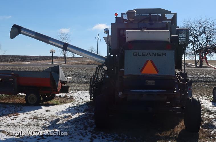 image for item DD9533 Gleaner F2 combine