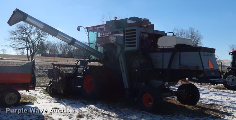 image for item DD9533 Gleaner F2 combine