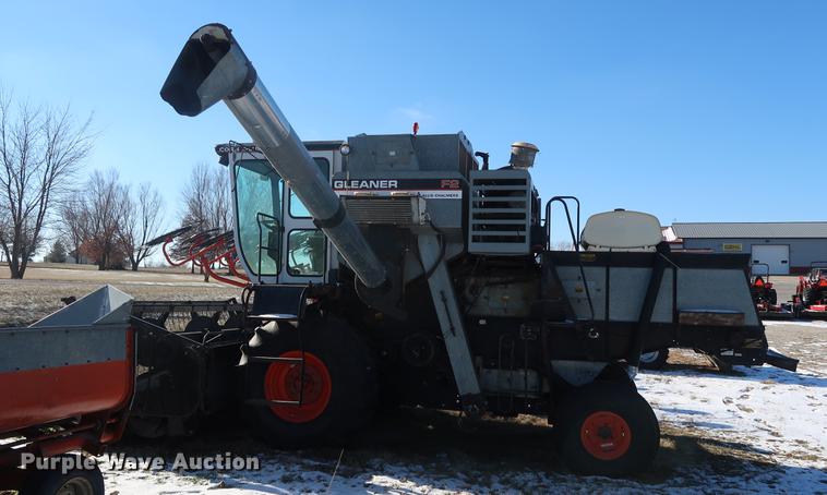 image for item DD9533 Gleaner F2 combine