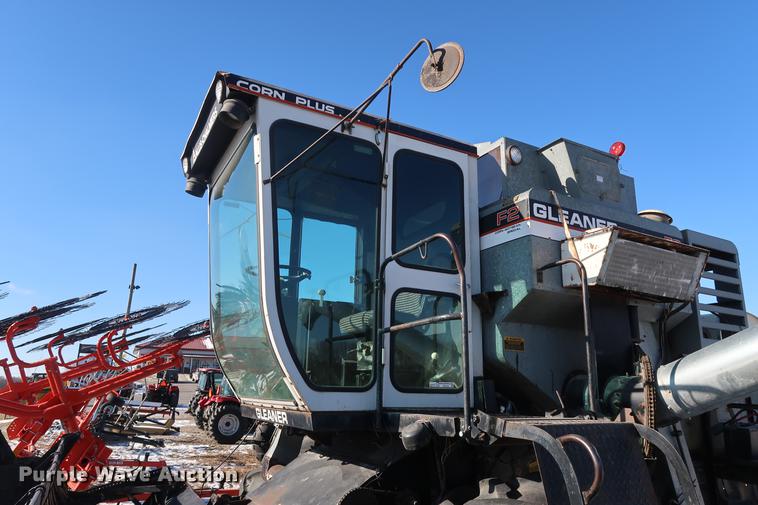 image for item DD9533 Gleaner F2 combine