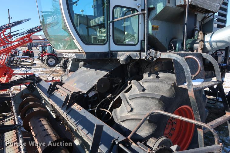 image for item DD9533 Gleaner F2 combine