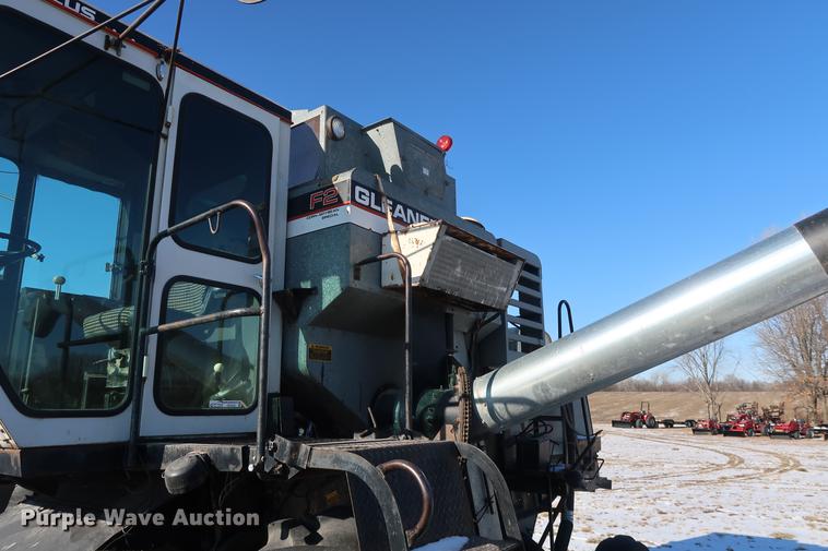 image for item DD9533 Gleaner F2 combine