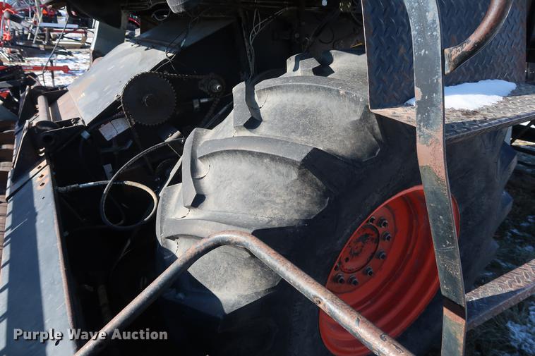 image for item DD9533 Gleaner F2 combine
