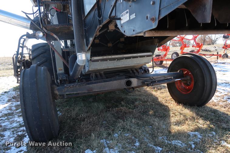 image for item DD9533 Gleaner F2 combine