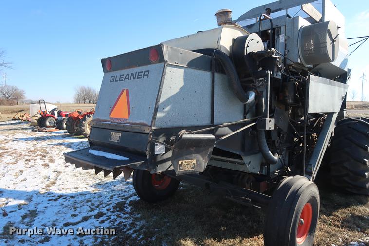 image for item DD9533 Gleaner F2 combine
