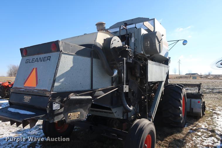 image for item DD9533 Gleaner F2 combine