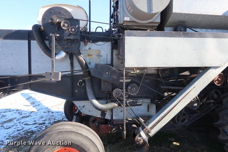 image for item DD9533 Gleaner F2 combine