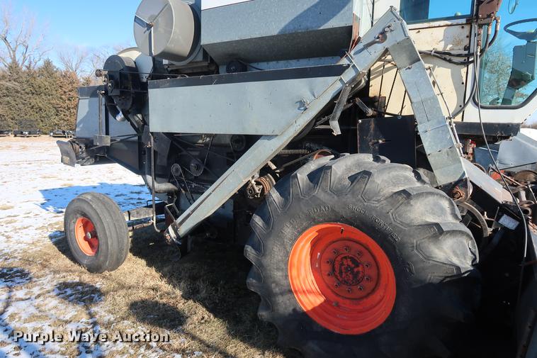 image for item DD9533 Gleaner F2 combine