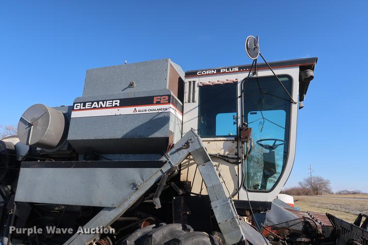image for item DD9533 Gleaner F2 combine