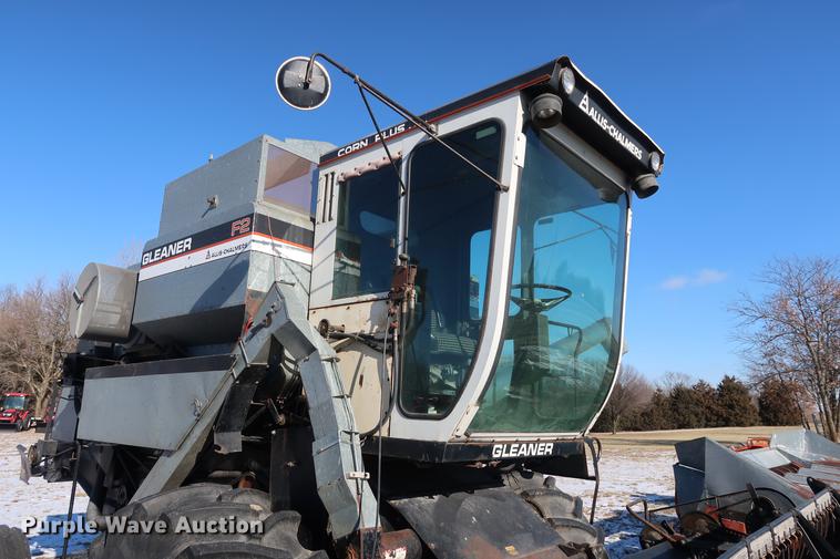image for item DD9533 Gleaner F2 combine