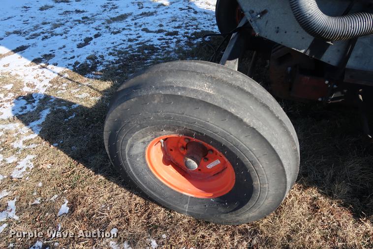 image for item DD9533 Gleaner F2 combine