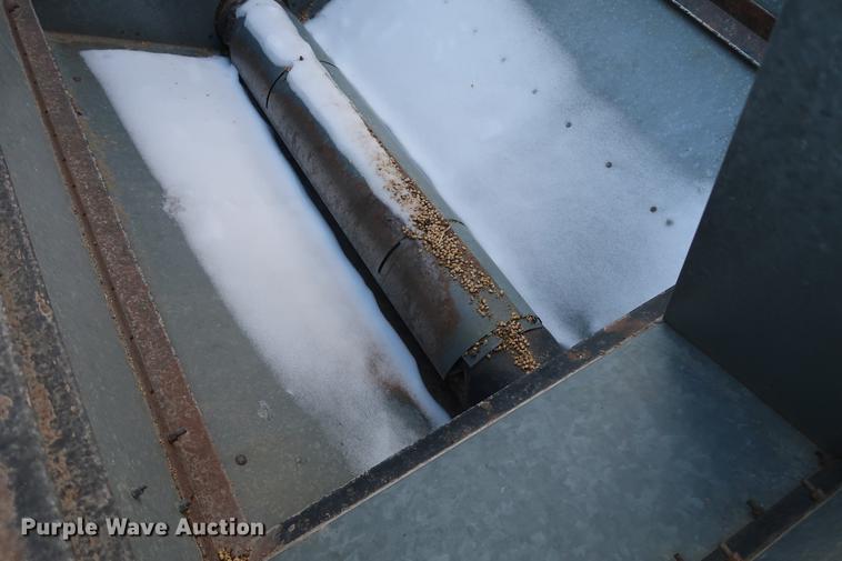 image for item DD9533 Gleaner F2 combine