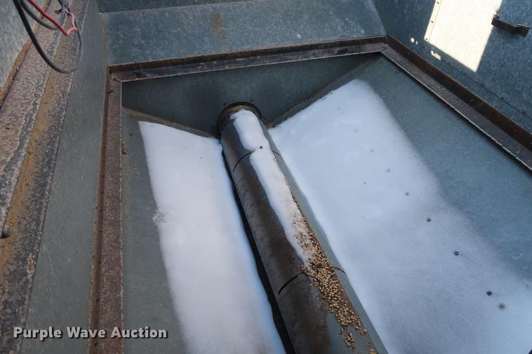 image for item DD9533 Gleaner F2 combine