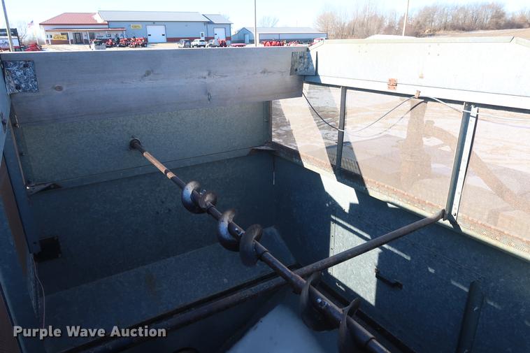 image for item DD9533 Gleaner F2 combine