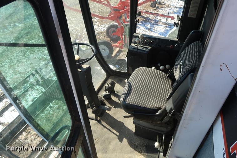 image for item DD9533 Gleaner F2 combine