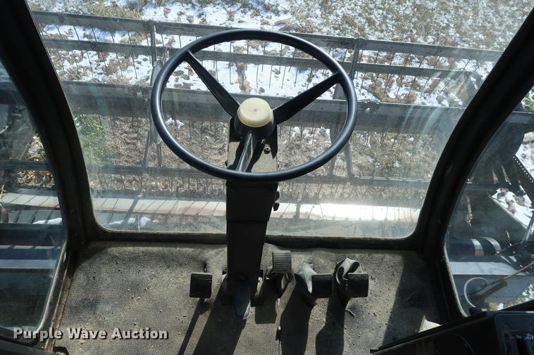 image for item DD9533 Gleaner F2 combine