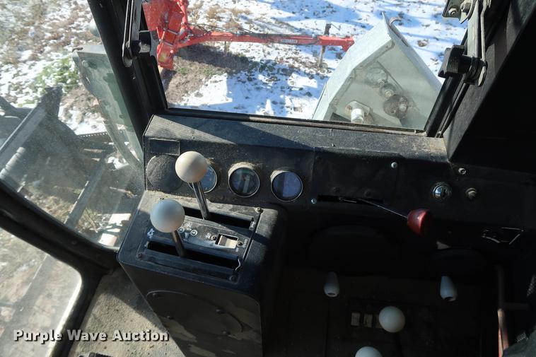 image for item DD9533 Gleaner F2 combine