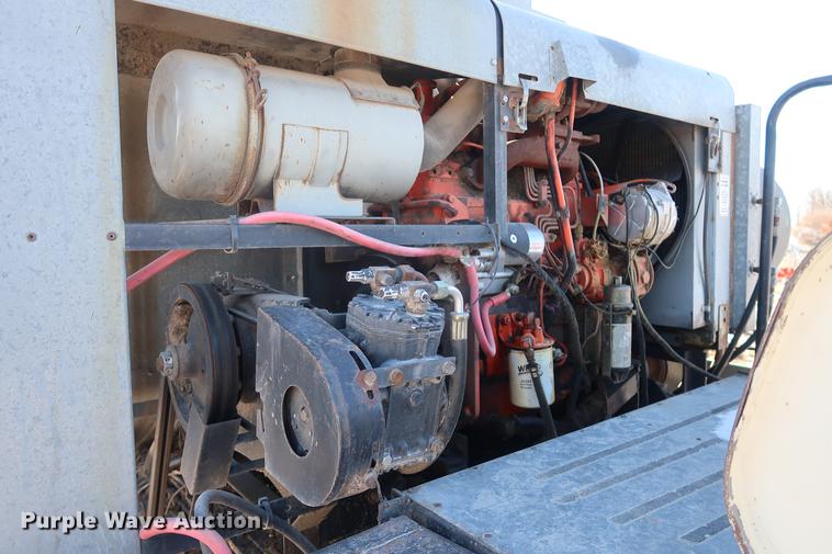 image for item DD9533 Gleaner F2 combine