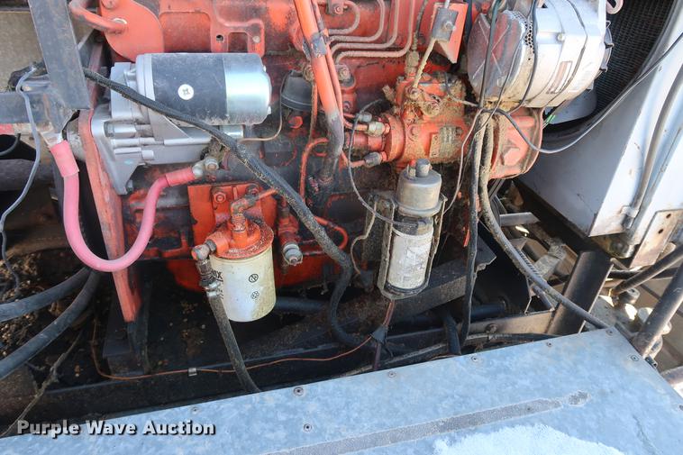 image for item DD9533 Gleaner F2 combine