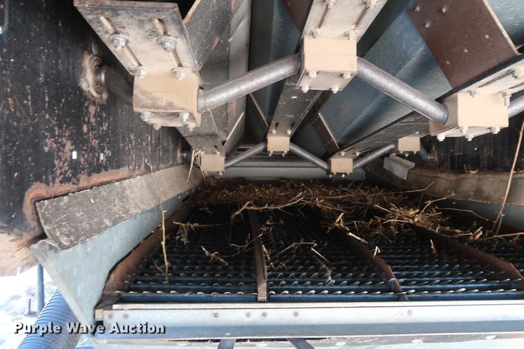 image for item DD9533 Gleaner F2 combine