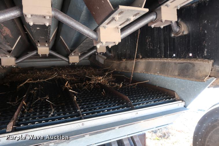 image for item DD9533 Gleaner F2 combine