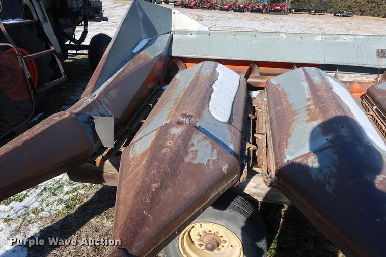 image for item DD9533 Gleaner F2 combine