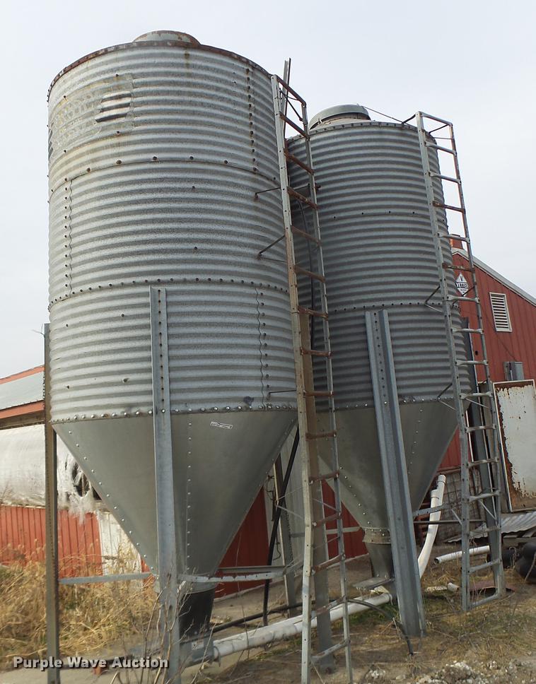 (2) feed bins in Salisbury, MO Item DF9463 sold Purple Wave