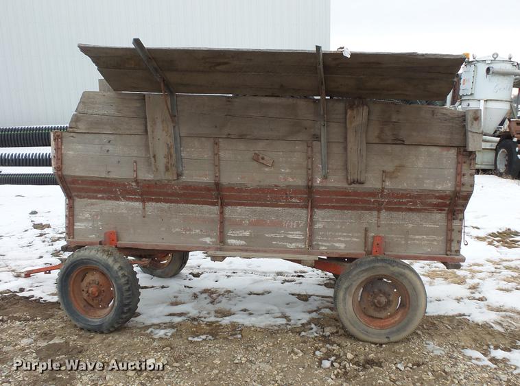 image for item EA9662 (2) grain wagons and hay trailer