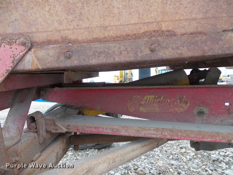 image for item EA9662 (2) grain wagons and hay trailer