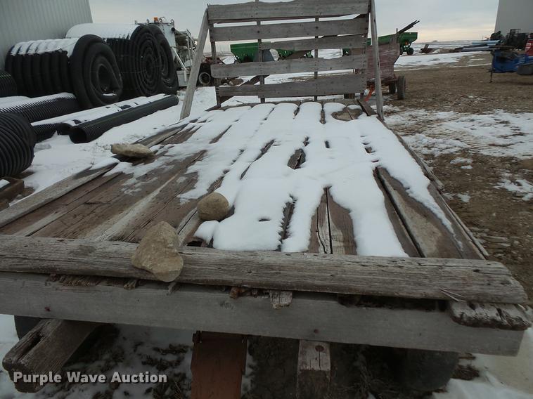 image for item EA9662 (2) grain wagons and hay trailer