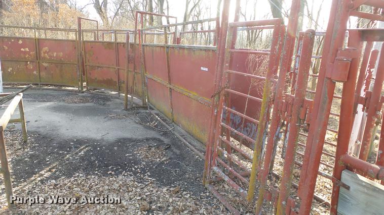 image for item EC9503 Livestock chute and catch pen