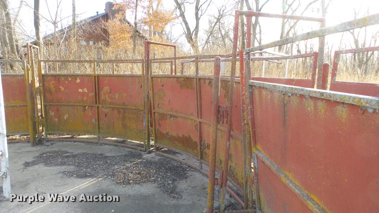 image for item EC9503 Livestock chute and catch pen