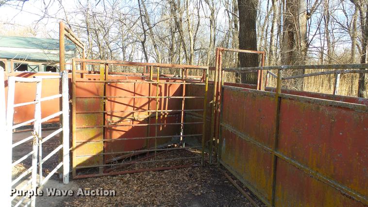 image for item EC9503 Livestock chute and catch pen