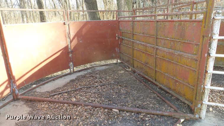 image for item EC9503 Livestock chute and catch pen